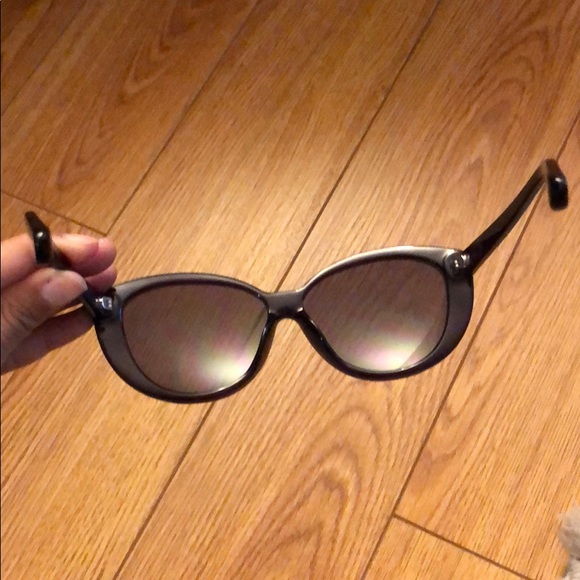 *Missing left screw* please read description. New converse Purple sunglasses - Picture 3 of 9